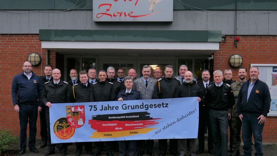 Gemeinsam für Demokratie, DBwV-Mitglieder stehen fest zum Grundgesetz. Foto: DBwV