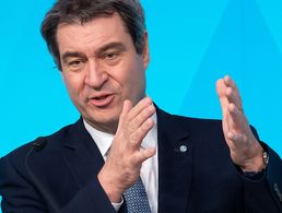 Markus Söder (CSU), Ministerpräsident von Bayern, stellt auf einer Pressekonferenz den Bayern-Plan zur Lockerung der Coronamaßnahmen vor. Foto: Sven Hoppe/dpa