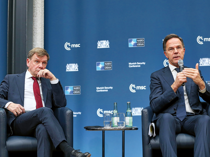 Die USA rücken weiter von Europa ab: Warnende Worte von NATO-Generalsekretär Mark Rutte bei der Veranstaltungsreihe „Münchner Sicherheitskonferenz in Berlin“ im Dezember in der Bayerischen Landesvertretung. Nachdenklich: Der deutsche Außenminister Johann Wadephul. Foto: Picture-Alliance/dts-Agentur