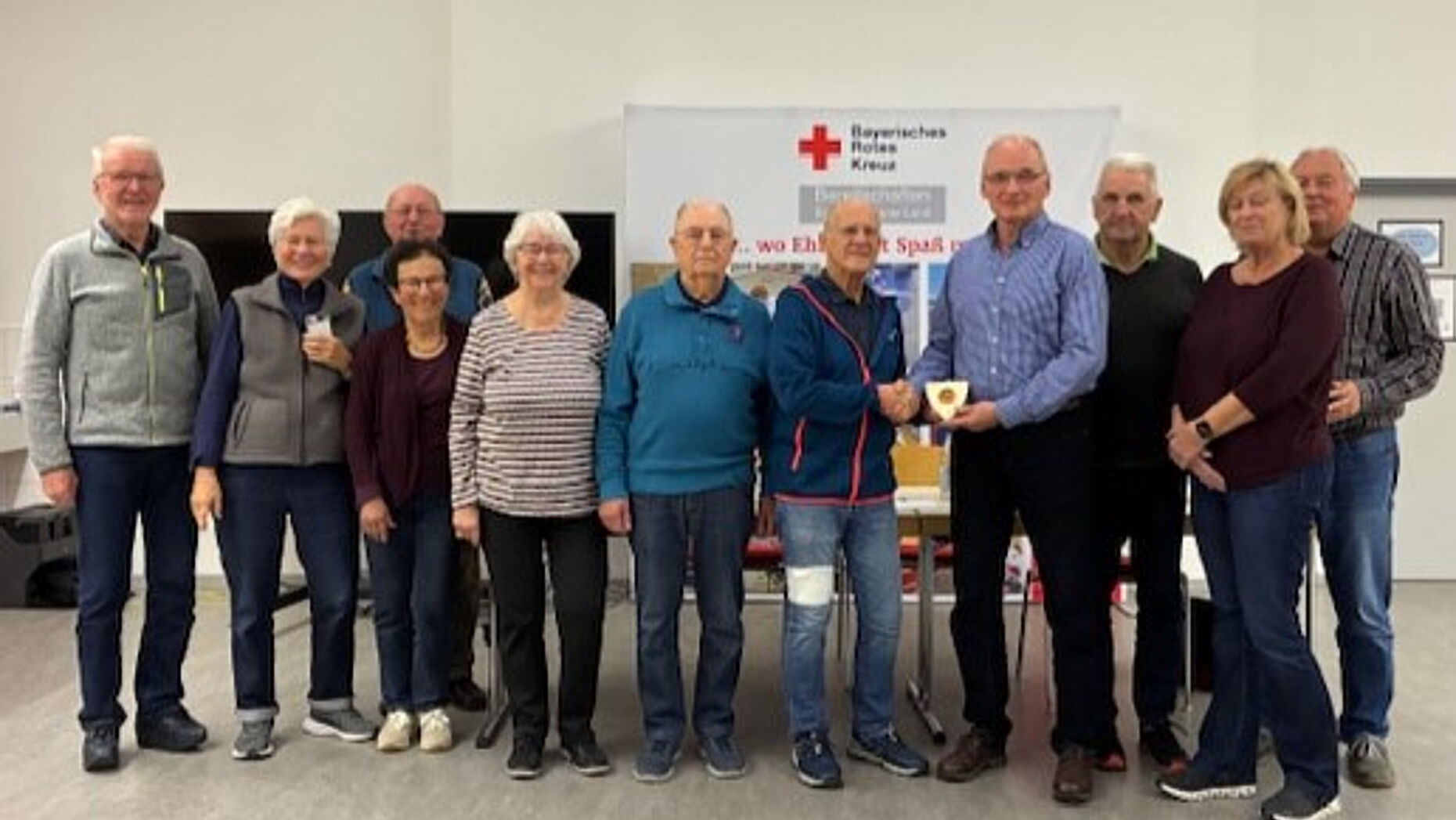 Eine zweite Gruppe der Ehemaligen, die am Erste-Hilfe-Kurs teilnahmen. Foto. Klaus Schwarzenberger