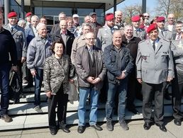 Die Delegation vor dem Landtag. Foto: privat