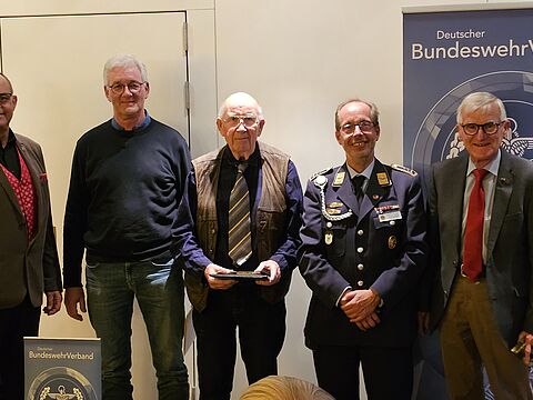 Oberstleutnant a.D. Frank Rexforth (Vorsitzender), Stabsfeldwebel a.D. Peter Schwenzner, Oberstleutnant a.D. Klaus Pinkenburg, Stabsfeldwebel Volker Keil (Landesvorsitzender West), Brigadegeneral a.D. Josef Kowalski. Foto: Hans-Ludwig Köhler