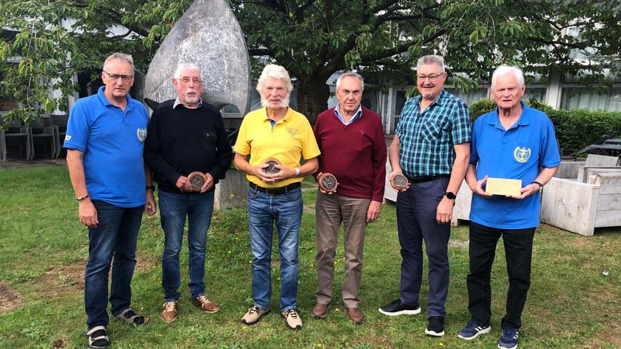 Die Segelcrew (v.l.n.r.): Uwe Schenkel, Hans Udo Pillekamp, Dietmar Pischon, Gunter Behm, Ulrich Peise und Walter Holldorf. Foto: LV Nord