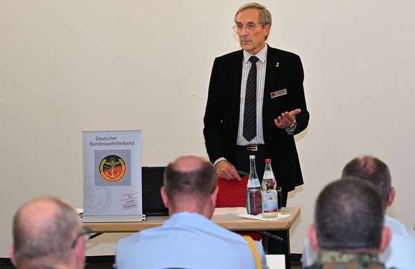 Landesvorsitzender Gerhard Stärk stellte sich den Fragen der Teilnehmer. Foto: Ingo Kaminsky
