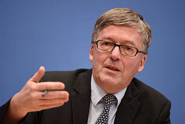 Der Wehrbeauftragte Hans-Peter Bartels ist grundsätzlich für eine offensive Werbung für die Bundeswehr 