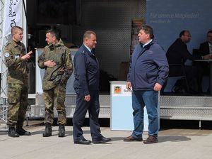 Am DBwV-Stand konnten viele interessante Gespräche geführt werden. Foto: DBwV/kuh