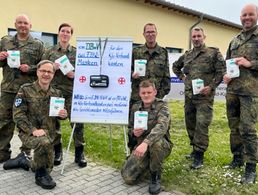 In Mayen machte die TruKa mit nützlichen DBwV-Giveaways auf die Normänderung für die Befüllung des Kfz-Verbandkasten aufmerksam. Foto: TruKa Oberst-Hauschild-Kaserne