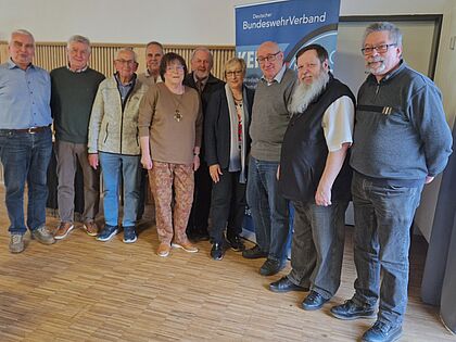 Der neue Vorstand der KERH Landesberg mit Norbert Janka (von links), Armin Dries, Alex Kiener, Stellvertreter Michael Sing, Marion Jeckeln-Schmidt, Vorsitzender Toni Rathgeb, Heike Roletscheck, Hans-Gerd Rau, Gilbert Daniel, Werner Klauer. Foto: Toni Rathgeb