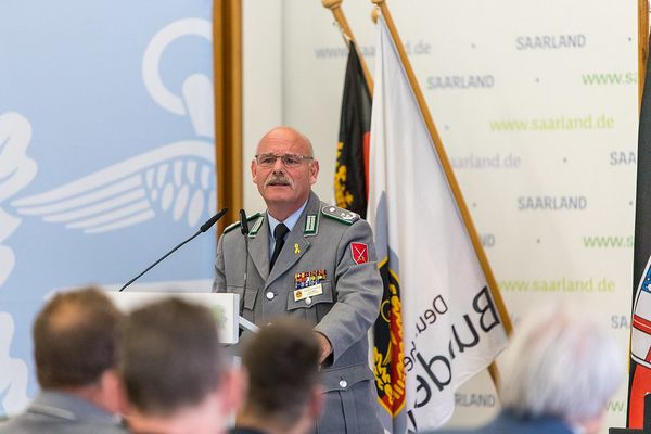Zum Abschluss äußerte Oberstleutnant Lutz Meier einen Wunsch an die Gäste: „Als Landesvorsitzender West des DBwV bitte ich Sie, alle weiter gemeinsam an diesem Ziel zu arbeiten, um die Sicherheit in unserem Land, in Europa und auf der ganzen Welt zu gewährleisten." Foto: Staatskanzlei Saarbrücken/pf