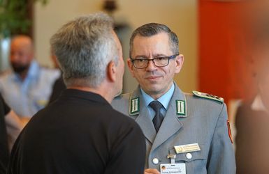 Auch der stellvertretende Bundesvorsitzende Stabsfeldwebel Thomas Schwappacher (r.) war  wie die anderen Bundesvorstandsmitglieder bereits zum Auftakt zur Landesversammlung angereist.