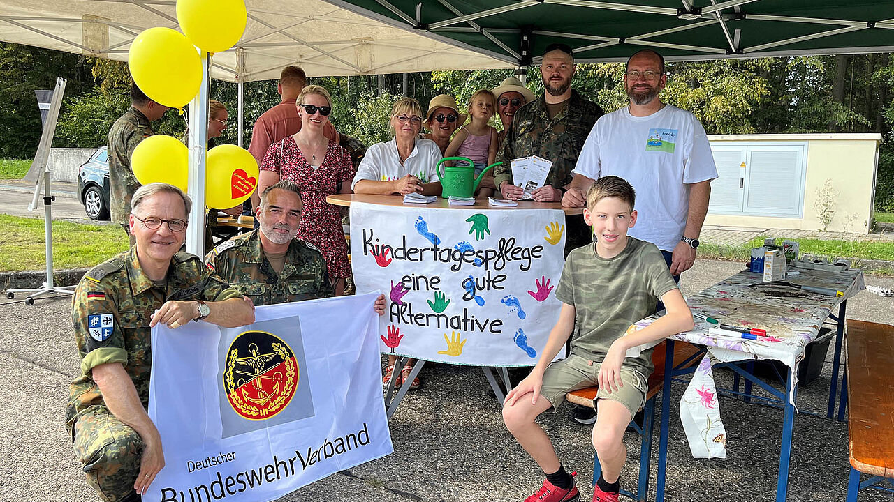 Die Vorbereitungen auf LV/BV erfordern flexible Kinderbetreuung: In Mayen nutzten zahlreiche Eltern die Möglichkeit, um sich über die Vorteile der Kindertagespflege zu informieren. Foto: ZOpKom