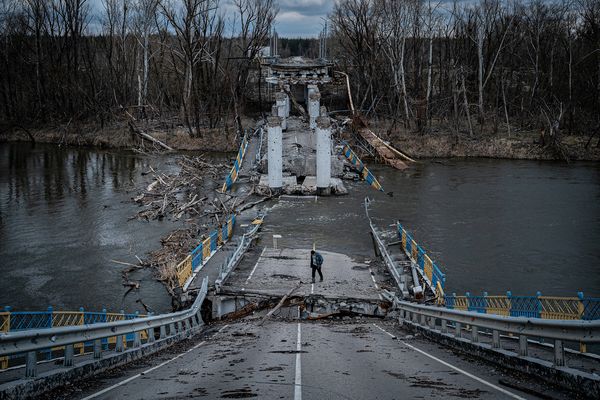 Zerstörte Brücke in Donezk. Vor über einem Jahr startete Russland seinen Angriffskrieg gegen die Ukraine. Foto: Ignacio Marin / Anadolu Agency