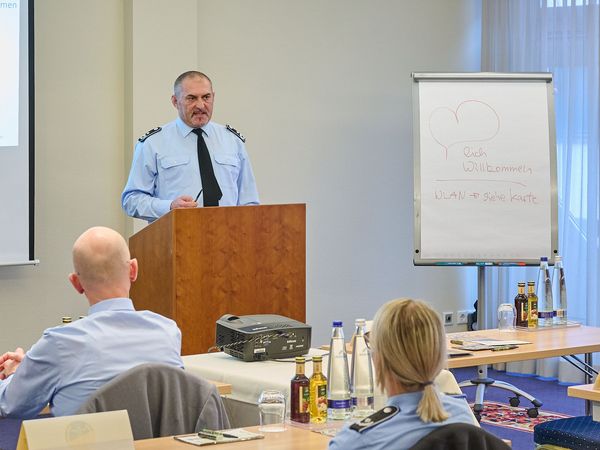 Der Stellvertretende Vorsitzende, Oberstleutnant Josef Rauch, trug zur Verbandspolitik und den Herausforderungen für die Zukunft vor. Foto: DBwV/Ingo Kaminsky