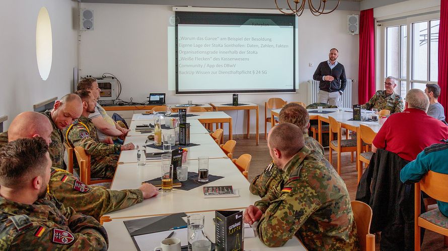 Mandatsträger der Kameradschaften am Standort Sonthofen bei der Schulung durch den Außendienst des Landesverbandes. Foto: Stefan Weyer