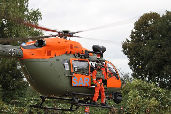 Erstmals landete der neue Rettungshubschrauber LUH SAR in Möchengladbach. Foto: Helmut Michelis