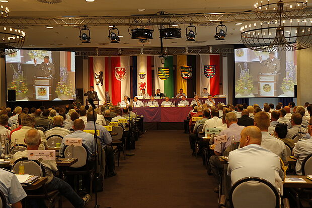 Rund 200 Mitglieder des DBwV diskutierten im Plenum und in den Ausschüssen über die Anträge Foto: DBwV/Kleinemas