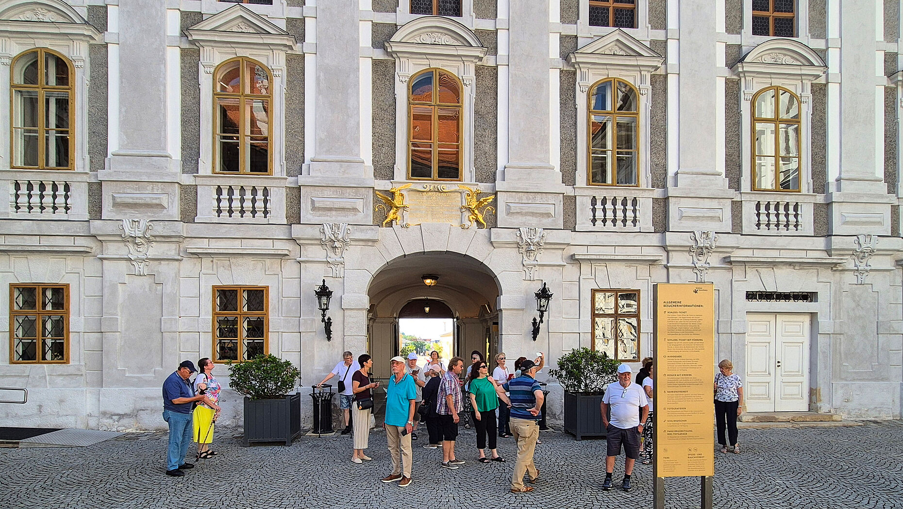 Auf den Spuren der Fürsten Esterházy: Das berühmte Schloss in Eisenstadt begeisterte die Teilnehmer mit seiner Geschichte und seinem barocken Glanz. Foto: Roland Stengl