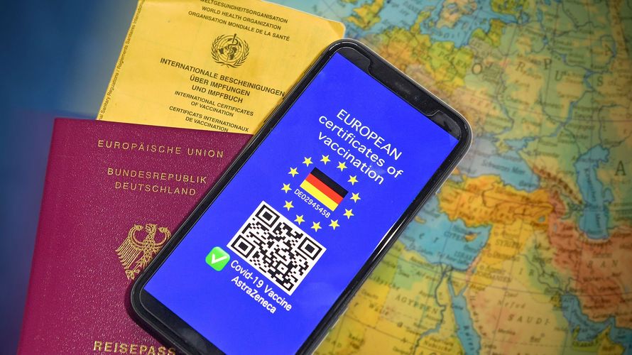 Symbolbild: Ein europaweit anerkanntes digitales Impf-Dokument soll Geimpften bald weitgehende Freiheiten ermöglichen. Foto: picture alliance / Sven Simon