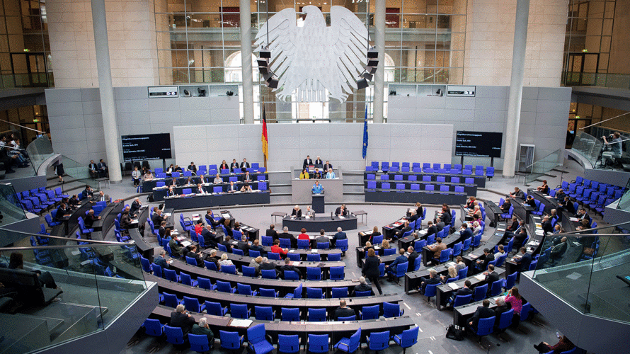 In der 115. Sitzung des Deutschen Bundestags wurde zu später Stunde das Besoldungsstrukturenmodernisierungsgesetz behandelt, das insbesondere für die Bestandssoldaten eine ganze Reihe wichtiger Verbesserungen vorsieht. Foto: dpa