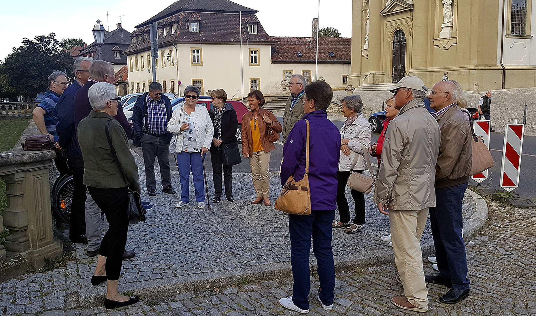 Die Teilnehmer vor der Pfarrkirche St. Mauritius von Wiesentheid. Foto: DBwV
