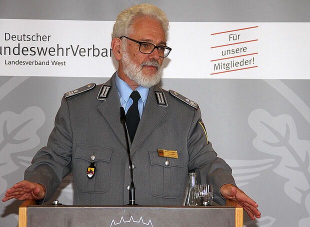 "Es geht darum, die Bundeswehr sichtbar zu machen. Jugendoffiziere erklären, warum Bundeswehr und wofür Bundeswehr", betonte Landesvorsitzender Thomas Sohst. Foto: hws