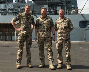 Der Vorsitzende Marine, Fregattenkapitän Marco Thiele, besuchte in Djibouti die Fregatte BAYERN.