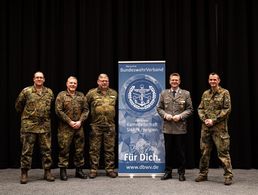 Stabsfeldwebel Haas, Stabsfeldwebel Tuellner, Oberstleutnant Schweickhardt, Oberst Wüstner und Oberstleutnant Rudat. Foto: Selbstständige Kameradschaft SHAPE