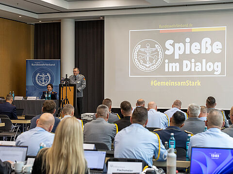 „Spieße im Dialog": Kompaniefeldwebel trafen sich auf Einladung des DBwV in Potsdam. Foto: DBwV/Sarina Flachsmeier
