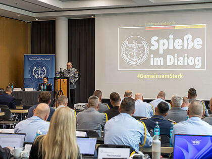 „Spieße im Dialog": Kompaniefeldwebel trafen sich auf Einladung des DBwV in Potsdam. Foto: DBwV/Sarina Flachsmeier