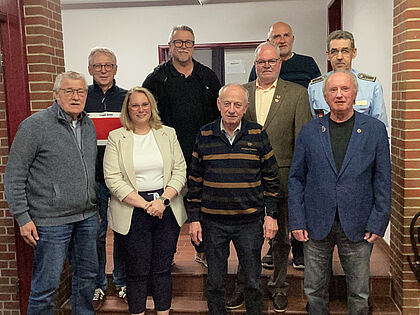  E-D:	Bei der Mitgliederversammlung in der Evenburg-Kaserne: Vorne, v.l.: Walter Schmidt, Susanne Winter, Klaus-Dieter Janßen und Wilfried Koch; hinten v.l.: Norbert Klawitter, OSF a.D. Udo Lükenbroer, Peter Pfaff, Karl-Heinz Michalak und Oliver Sekuli. Foto: LV Nord