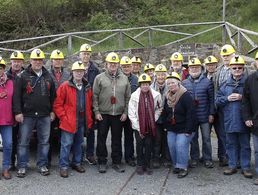 Eine stattliche Besuchergruppe, gut gerüstet zum Einfahren in die Grube - Glück auf! Foto: KERH Mayen-Andernach-Mendig