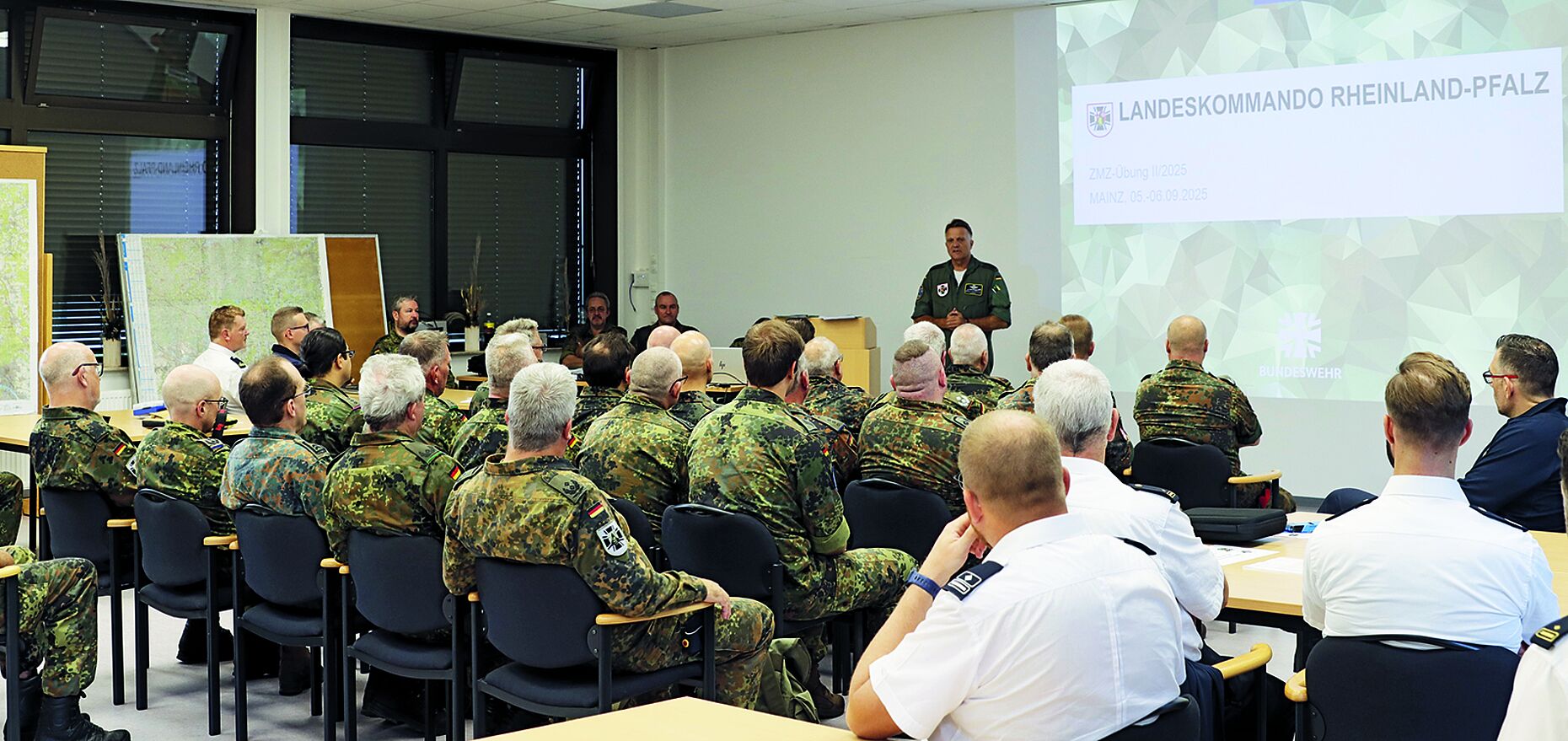 Die zivil-militärische Zusammenarbeit wird immer wichtiger: Der Kommandeur des Landeskommandos Rheinland-Pfalz, Oberst Michael Trautermann, bei einer ZMZ-Übung im Mainz im September.