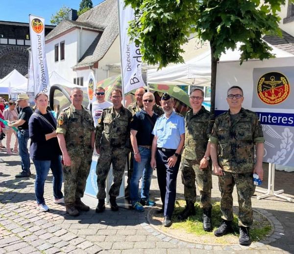 Vertreten durch den Landesverband West, war der Deutsche BundeswehrVerband auch beim Tag der Bundeswehr in Mayen vor Ort. Foto: DBwV