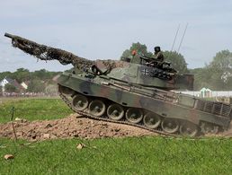 Rheinmetall kann nach eigenen Angaben der Ukraine bis zu 50 ältere Kampfpanzer vom Typ Leopard 1 bereitstellen. Bei der Bundeswehr ist der Panzer nicht im Einsatz und ist höchstens noch bei Vorführungen zu sehen, wie hier beim Tag der Bundeswehr 2019 in Dillingen an der Donau. Foto: Bundeswehr/Jonas Weber