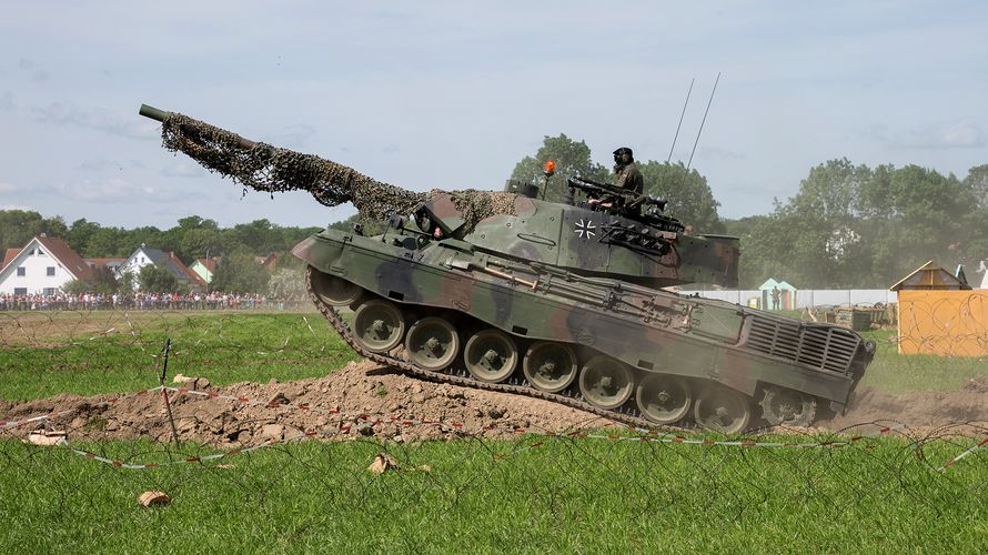 Rheinmetall kann nach eigenen Angaben der Ukraine bis zu 50 ältere Kampfpanzer vom Typ Leopard 1 bereitstellen. Bei der Bundeswehr ist der Panzer nicht im Einsatz und ist höchstens noch bei Vorführungen zu sehen, wie hier beim Tag der Bundeswehr 2019 in Dillingen an der Donau. Foto: Bundeswehr/Jonas Weber