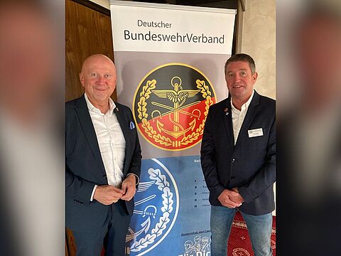 Bürgermeister Michael Hannebacher wurde vom Kameradschaftsvorsitzenden Jörg Sorge begrüßt. Foto: DBwV