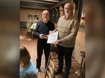 Michael Seller (rechts) und Joachim Triemer während der Ehrung. Foto: DBwV