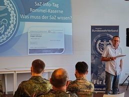 Bezirksvorsitzender Harald Lott eröffnet den SaZ-Info-Tag in der Rommel-Kaserne Dornstadt, den inhaltlich der SaZ-Beauftragte des Landesverbands organisierte. Foto: Jürgen Schreier