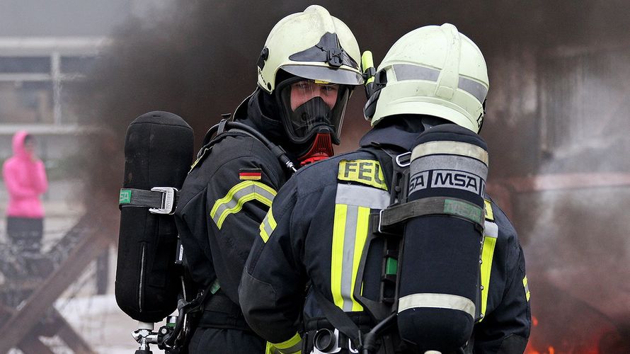 Brandschutzgruppe der Bundeswehr bei einer Übung. (Foto: Bundeswehr/Sebastian Wilke)