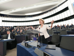 Vor ihrer Wahl hatte Ursula von der Leyen in ihrer Bewerbungsrede Einheit und Zusammenhalt beschworen, damit sich Europa in der Welt behaupten könne. Foto: dpa