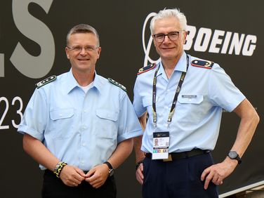 Oberst André Wüstner, Bundesvorsitzender des Deutschen BundeswehrVerbandes, und Brigadegeneral Alfred Marstaller (r.), Projektleiter der Invictus Games Düsseldorf 2023  Foto: DBwV/Flachsmeier