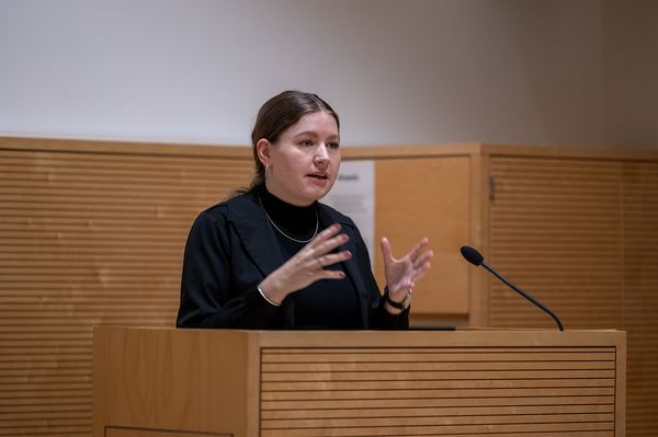 Die Bundestagsabgeordnete Merle Spellerberg (Bündnis 90/Die Grünen) wünscht sich weitere Verbesserungen im Bereich Betreuung und Fürsorge. Foto: DBwV/Yann Bombeke