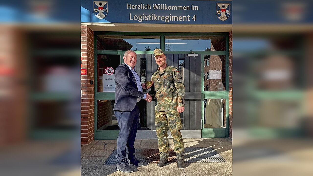 Zu einem Informationsbesuch begrüßte TruKa-Vorsitzender Hauptfeldwebel Sascha Schmidt den Vorsitzenden des Landesverbandes Süddeutschland in der Mainfranken-Kaserne. Foto: Sascha Schmidt