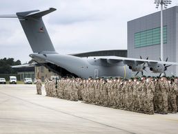 Wunstorf, 30. Juni 2021: 264 deutsche Soldatinnen und Soldaten sind gerade gelandet, sie waren die letzten Bundeswehr-Kräfte in Afghanistan. Kein Politiker ist vor Ort, um sie in Empfang zu nehmen. Foto: Bundeswehr/Torsten Kraatz