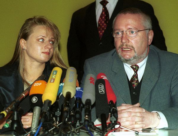 Tanja Kreil und Oberst a.D. Bernhard Gertz bei der Pressekonferenz nach der EuGH-Entscheidung. Foto: actionpress