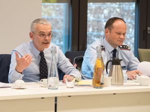 Die Gastreferenten aus dem BMVg: der Unterabteilungsleiter IUD 2, Ministerialdirigent Rochus Graf von Strachwitz (l.), und der Referatsleiter P I 1, Oberst i.G. Markus Reinhardt. Foto: DBwV/Bombeke