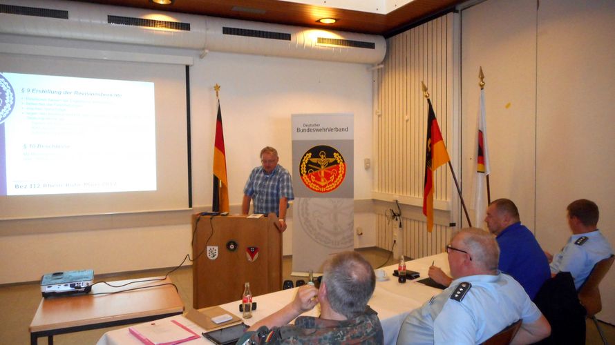 Revisor Hauptmann a.D. Andreas Kannengießer informierte Mandatsträger zur Revisionsordnung des DBwV Foto: DBwV