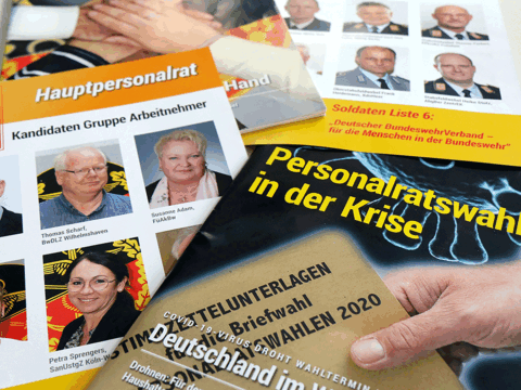 Trotz des neuen Wahltermins: Die von uns bereits Ende Februar 2020 eingereichten Kandidatenlisten mit dem Kennwort „Deutscher BundeswehrVerband – für die Menschen in der Bundeswehr“ behalten ebenso ihre Gültigkeit wie die Listennummern nach der Listenauslosung am 5. März 2020. Foto: DBwV/Mika Schmidt