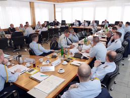 Rauchende Köpfe auf der Zielgruppentagung in Bonn. Foto: F. Henning