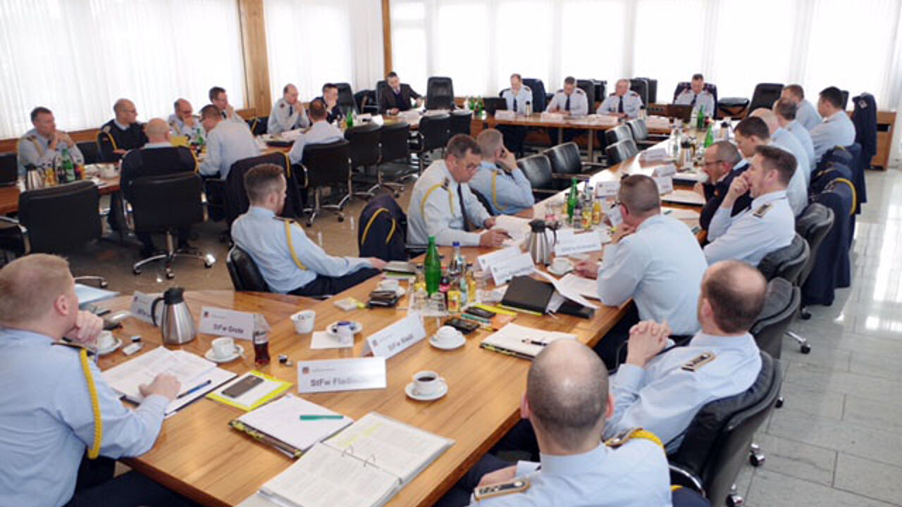 Rauchende Köpfe auf der Zielgruppentagung in Bonn. Foto: F. Henning